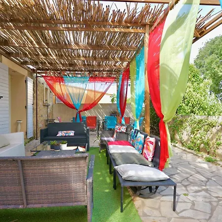 Le Jardin Suspendu Avec Piscine Et Jacuzzi Pour 15 Personnes Feriehus