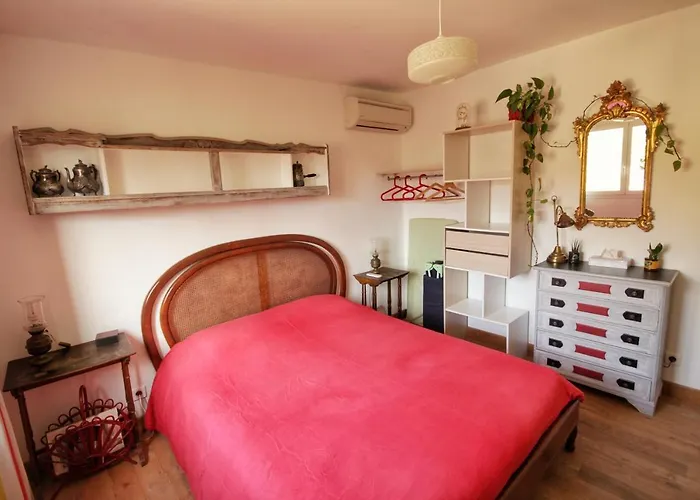 Casa de Férias Le Jardin Suspendu Avec Piscine Et Jacuzzi Pour 15 Personnes Vailhauques