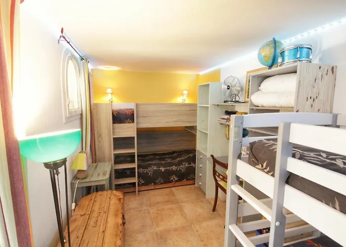 Casa de Férias Le Jardin Suspendu Avec Piscine Et Jacuzzi Pour 15 Personnes Vailhauques