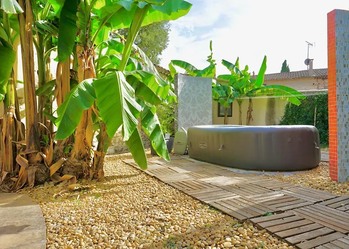 Casa de Férias Le Jardin Suspendu Avec Piscine Et Jacuzzi Pour 15 Personnes *