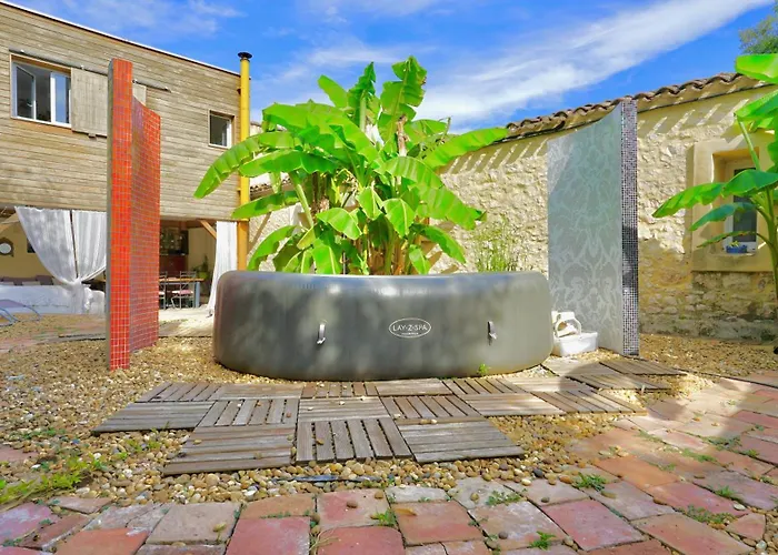 Casa de Férias Le Jardin Suspendu Avec Piscine Et Jacuzzi Pour 15 Personnes *