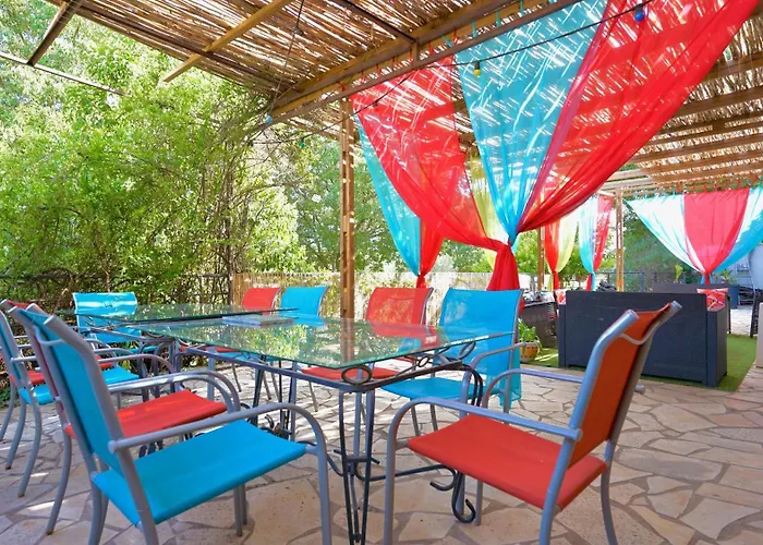 Le Jardin Suspendu Avec Piscine Et Jacuzzi Pour 15 Personnes
